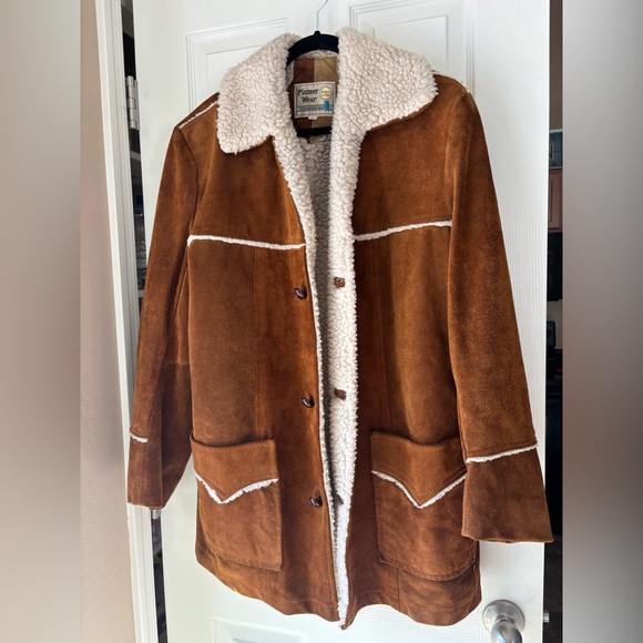 Pioneer Wear Coat - Men’s Brown Leather Sherpa Lined Coat. Size 40